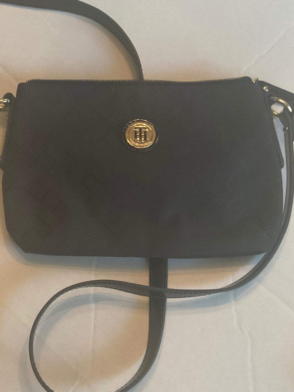 New condition Tommy Hilfiger Crossbody BW8 6922470  black with gold hardware
